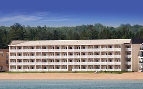 Mackinaw Beach & Bay Inn & Suites Mackinaw City Mi